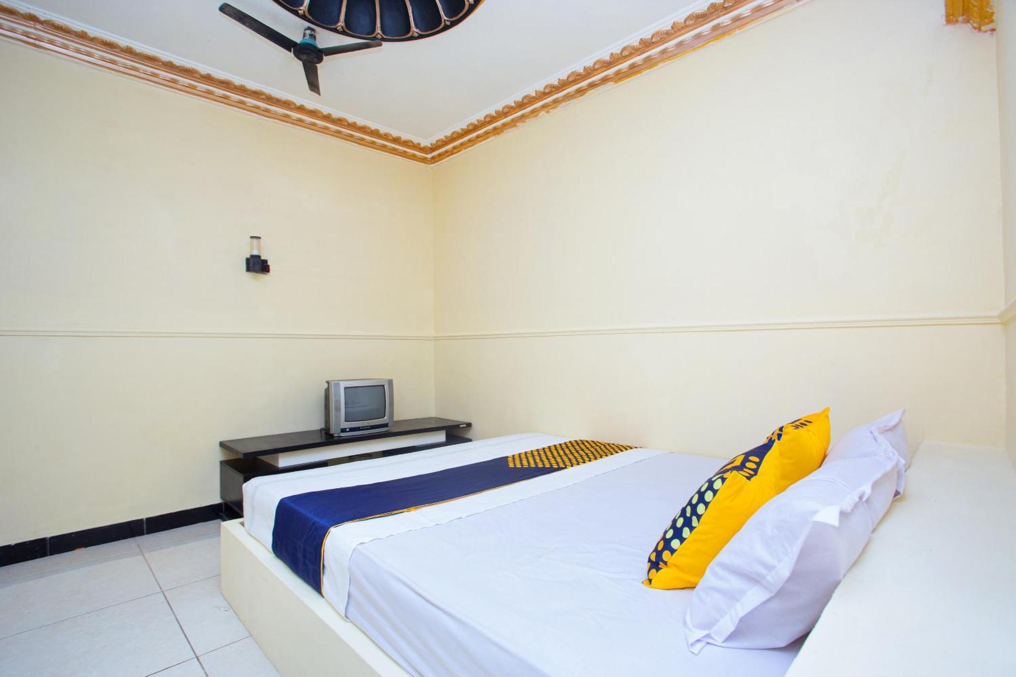 Spot On 2473 Buana Jaya Guest House Cilacap Exterior foto