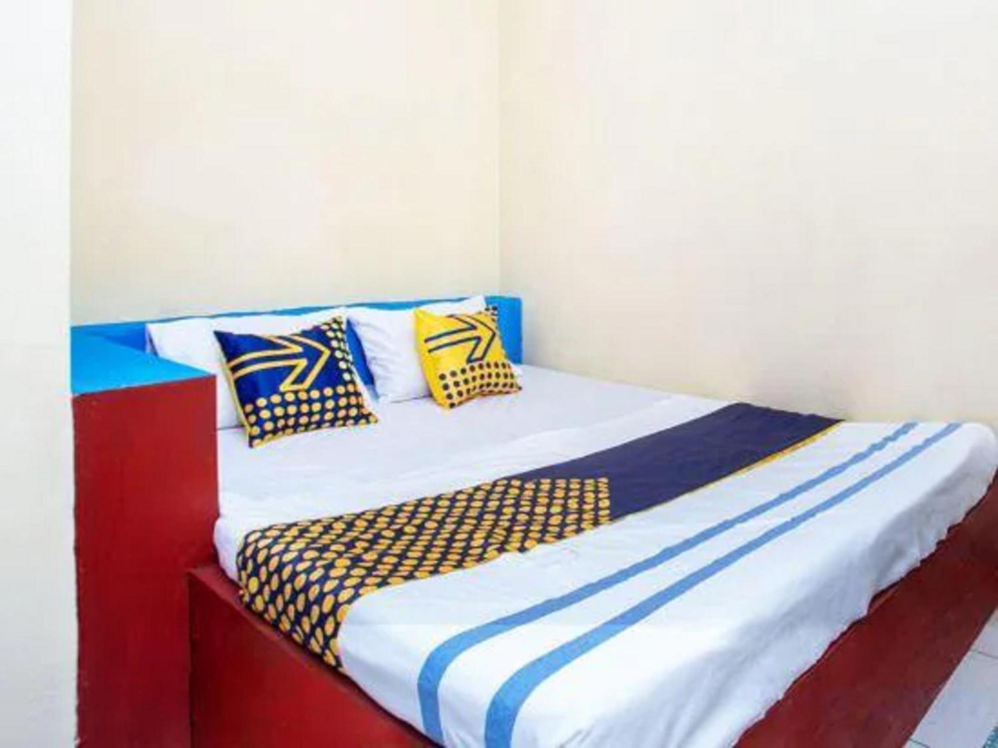 Spot On 2473 Buana Jaya Guest House Cilacap Exterior foto